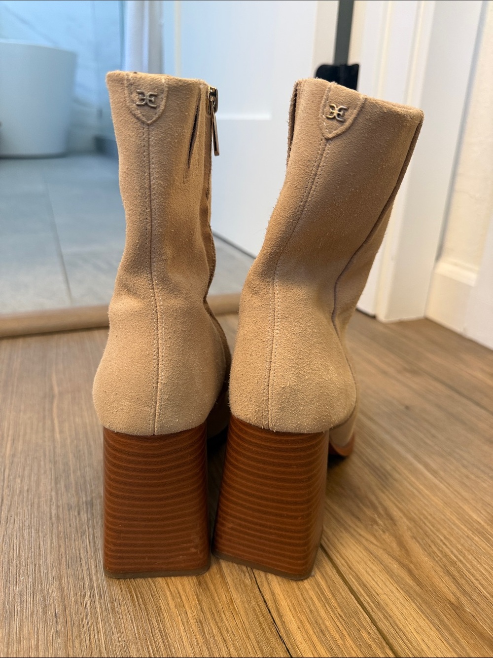 Sam Edelman suede Yvette Block Heeled boot
In Sesame - Picture 3 of 5